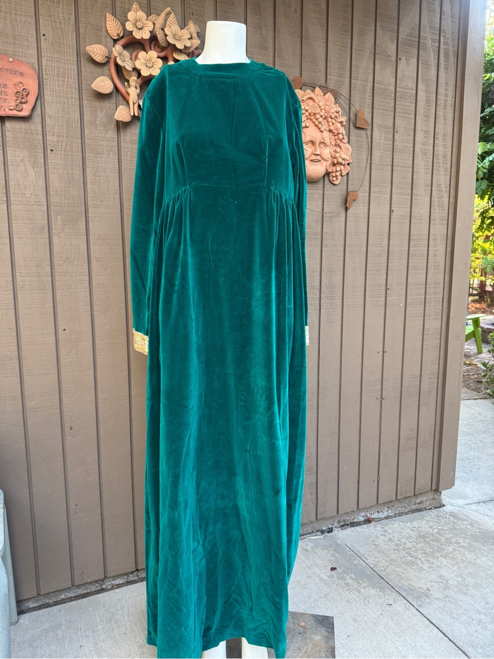 Vintage Emerald Green Velvet Long Sleeve Maxi Dress